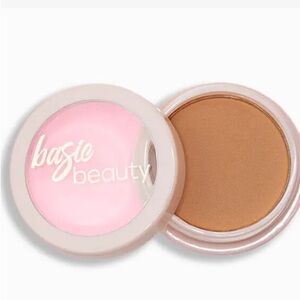 BASIC BEAUTY
Fake N' Bake Single Eyeshadow